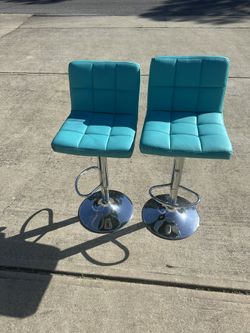 2 Bar Stools