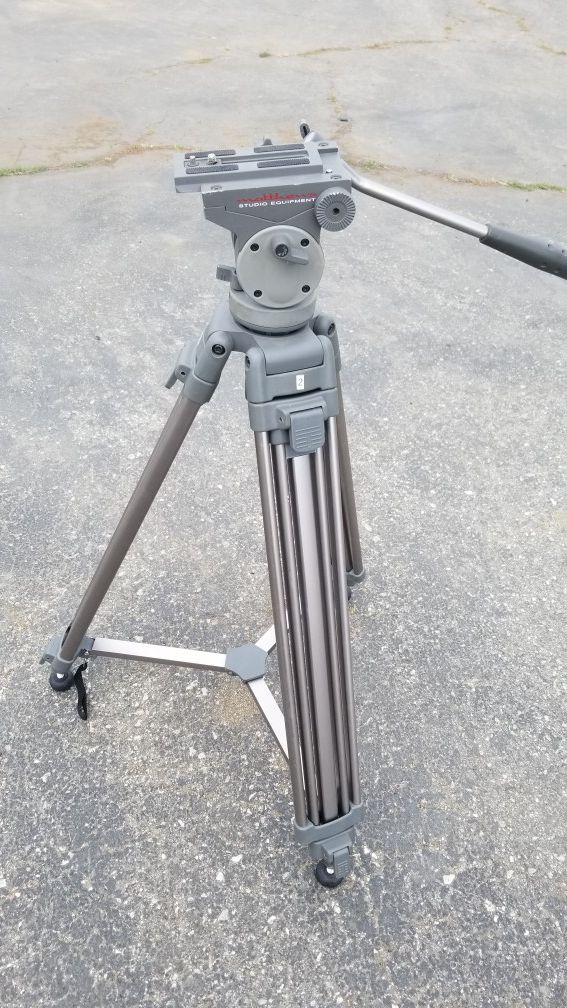 Matthews Studio Equipment M25 Professional Tripod