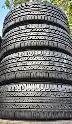 235/65/18 Michelin 📍📍 Vendo un set de llantas con 80% de vida las 4 📍🌟