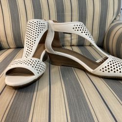 New White Aerosols Sandals  med Width 8 1/2