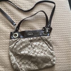 Authentic Coach Hand Purse Or Shoulder  Also