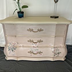 Dresser - Thomasville 1966 Bombe 3-drawer Chest