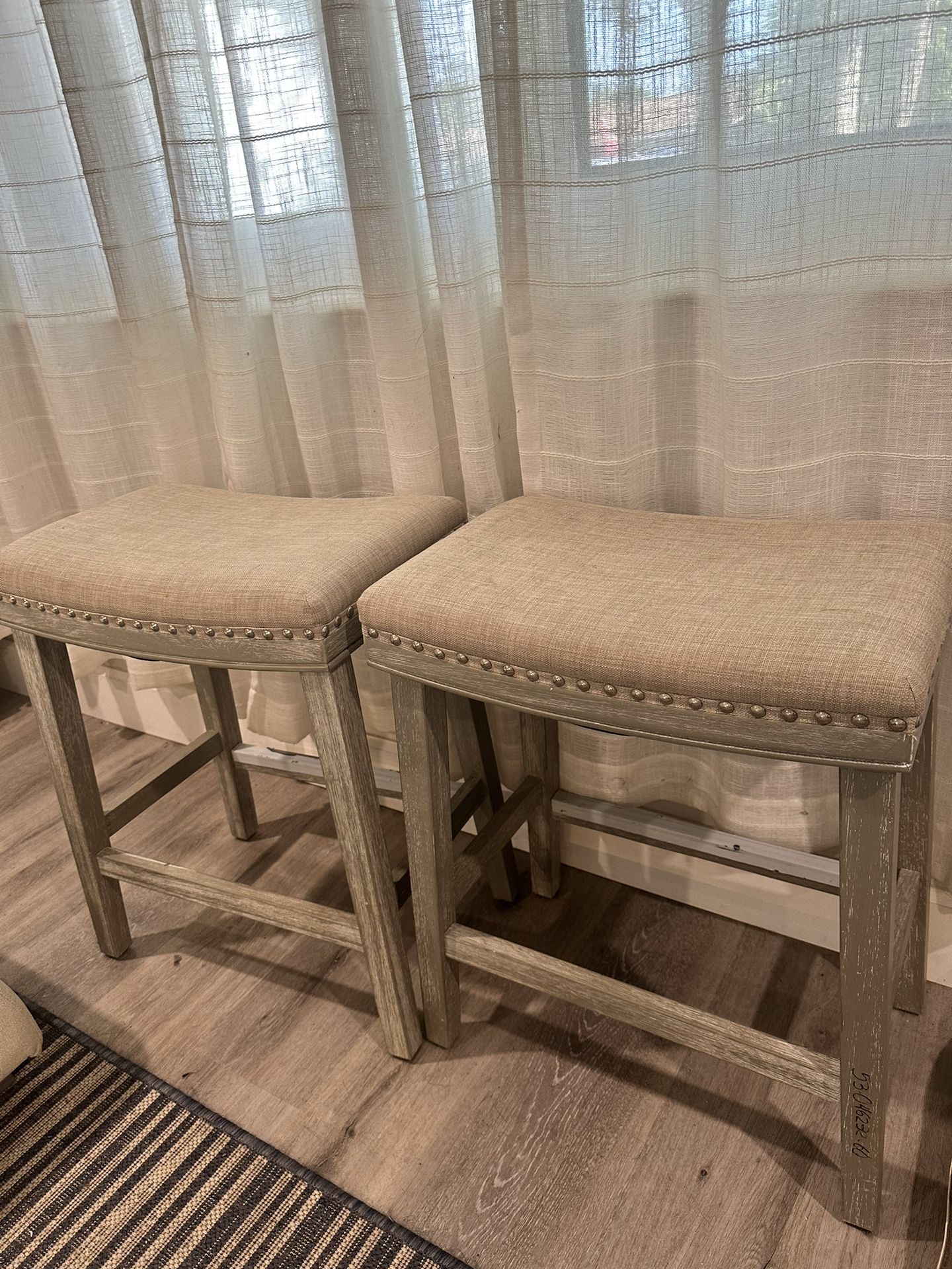 2 Bar Stools