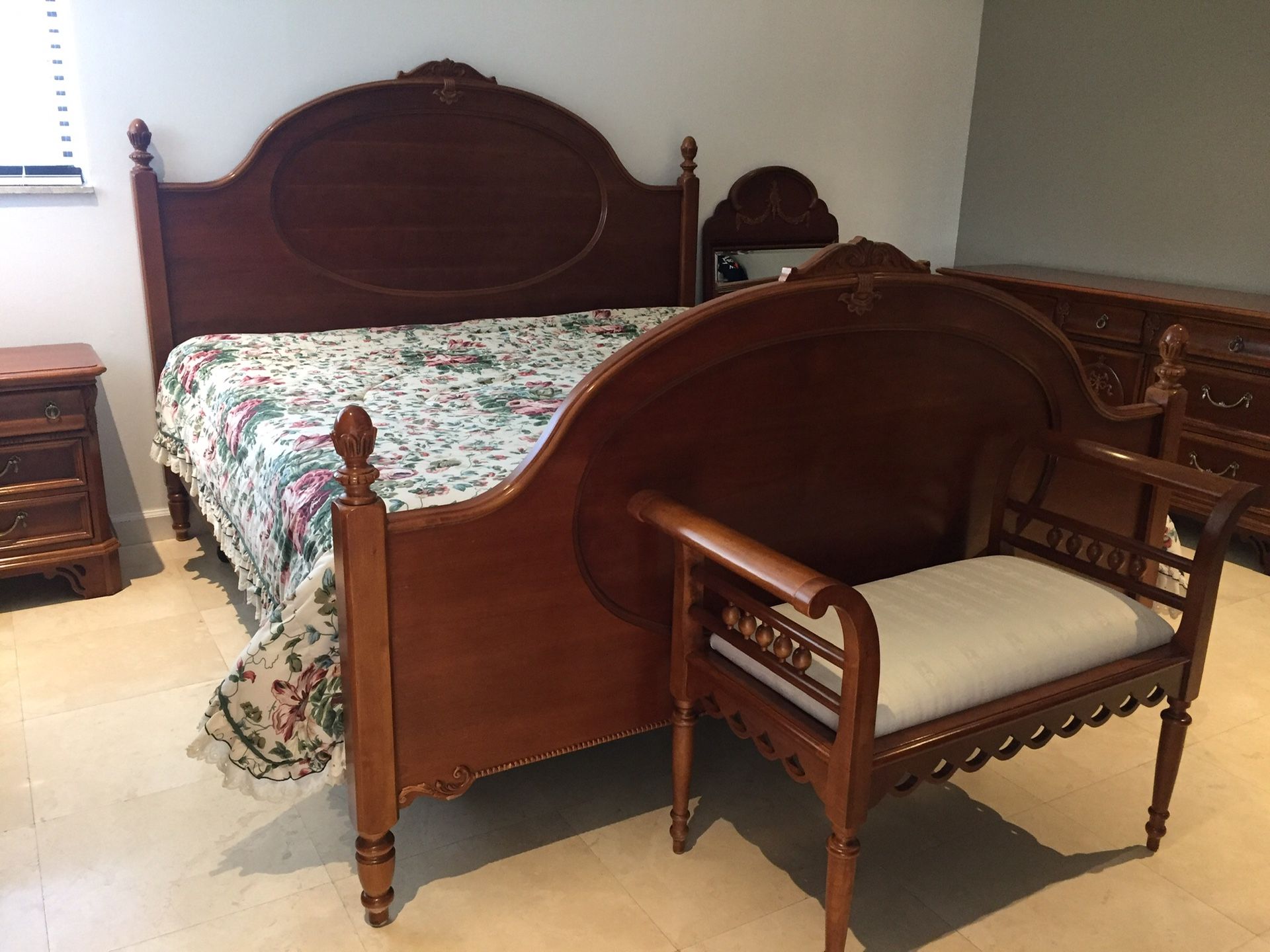 LEXINGTON Complete 7 piece Victorian Bedroom Set - Excellent Condition. One owner.