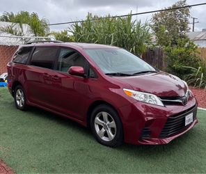 2020 Toyota Siena LE