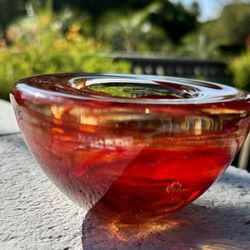 RED SWIRL KOSTA BODA ART GLASS BOWL BY ANNA EHRNER 4 3/8” Diameter.  MINT 