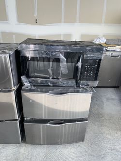 Brand new Samsung microwave with vent