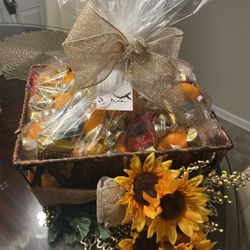 Customized Gift Baskets /place Orders Early 