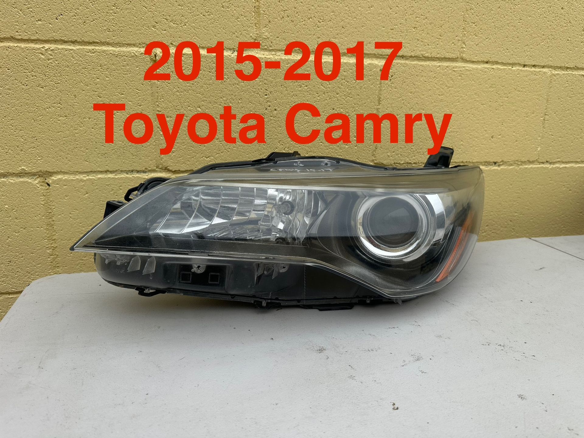 2015-2017 Toyota Camry Driver Side Headlight