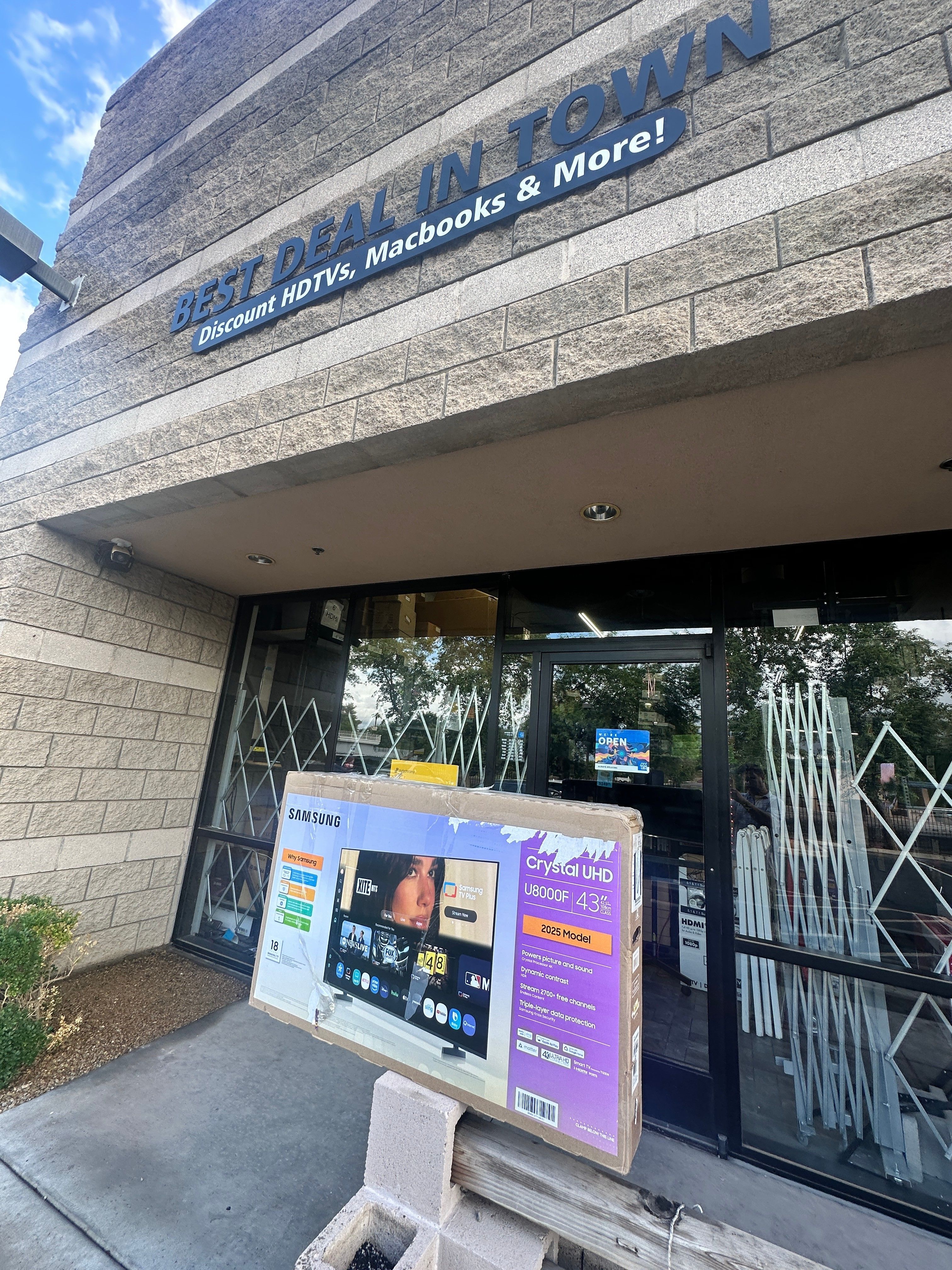 ALL TVS ON SALE 43" Samsung 4K LED HDR Smart UN43U8000FFXZA