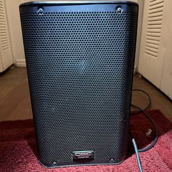 QSC K8 Powered Loudspeaker 1000Watts use firm on price 