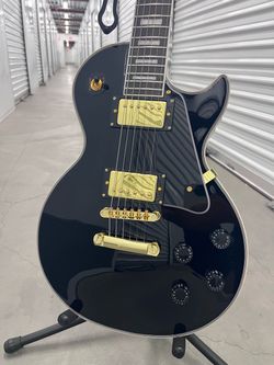 BRAND NEW Les Paul Custom