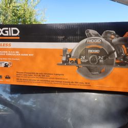 Cordless 7-1/4 in. Rear Handle Circular Saw Kit with 8.0 Ah MAX Output Battery, 18V Charger and Bag
by

RIDGID