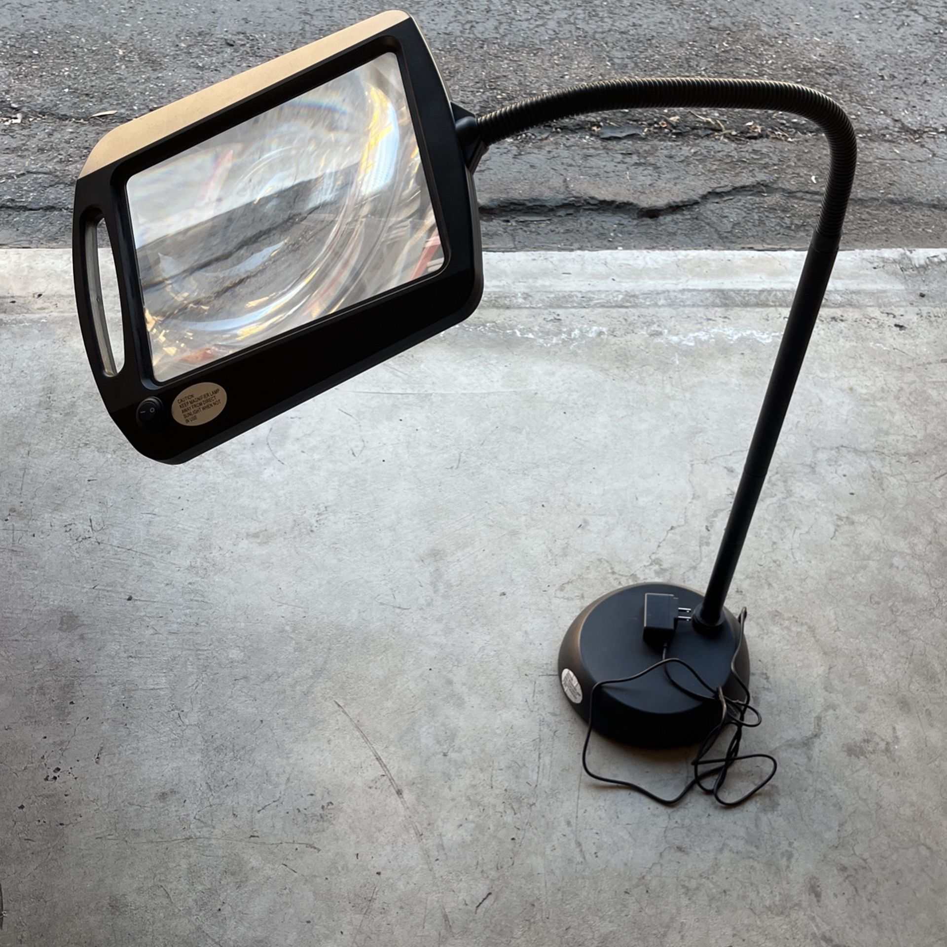 Sharper Image "Full-Page" Magnifying Floor Lamp