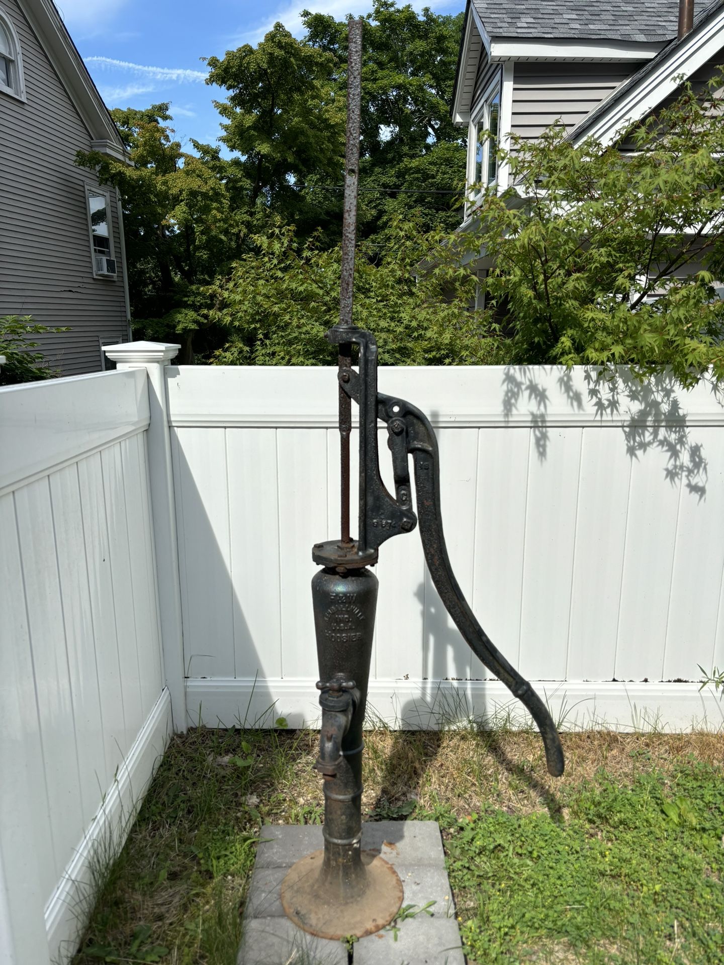 ANTIQUE CAST IRON WATER PUMP RARE!