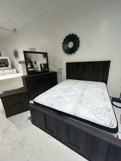 Shaehartin, 4pc Queen Bed set