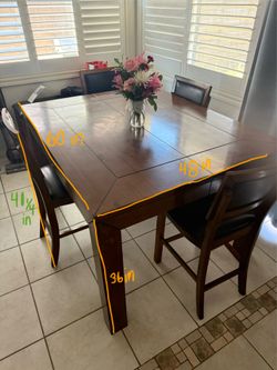 Extendable wood table