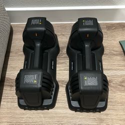 Set of Adjustable Dumbells (5 to 25 Pounds)