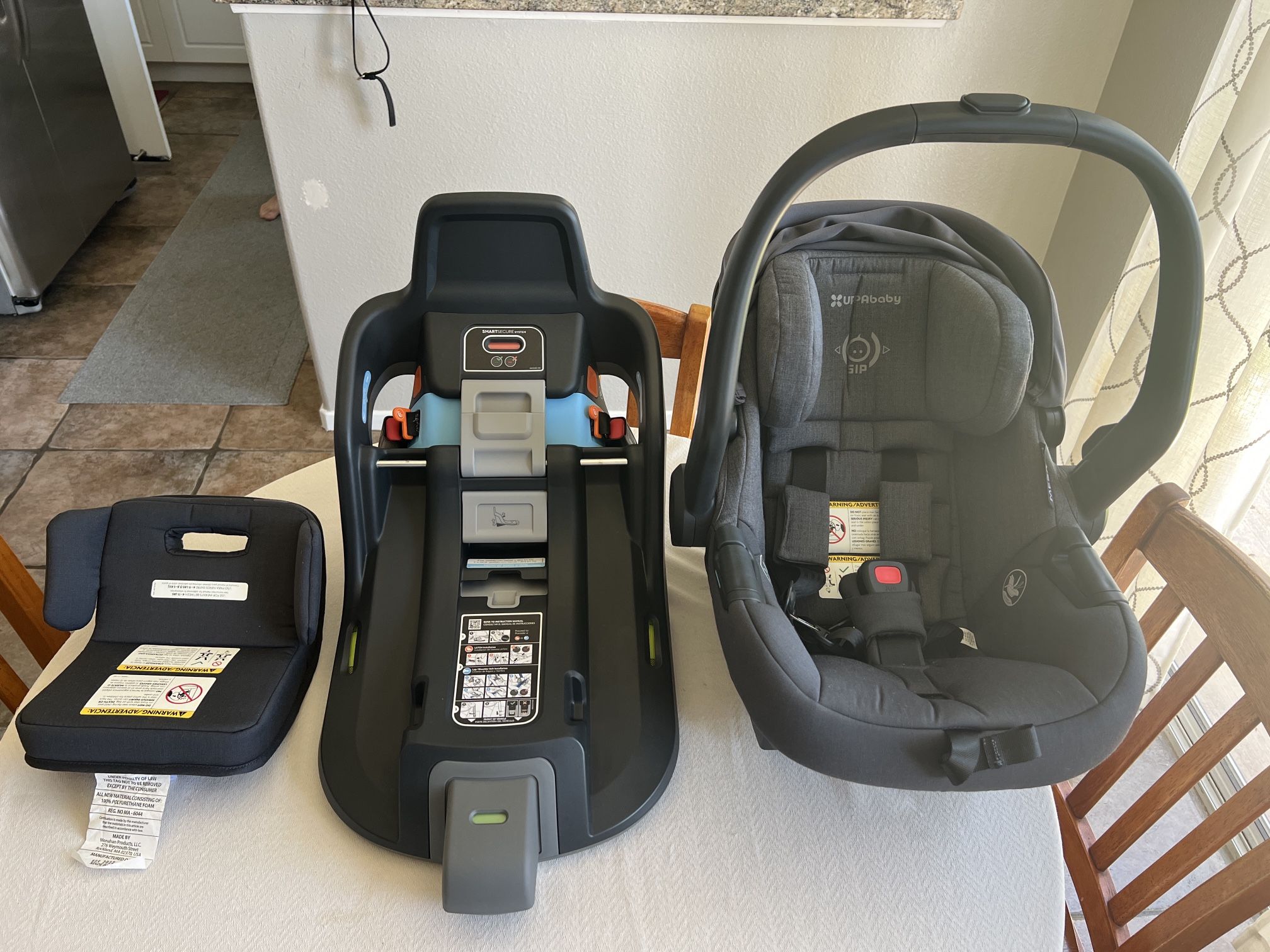 Uppababy Mesa max Car Seat Base And Infant Insert