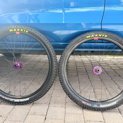 Reserve 30 HD Aluminum Wheelset Mullet 29/27.5 + Maxxis + Spank Hubs