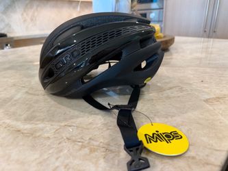 Giro MIPS Road Cycling Helmet Black