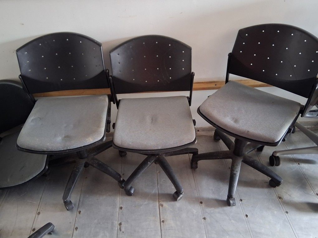 10 Office Chairs $100 Dlls.