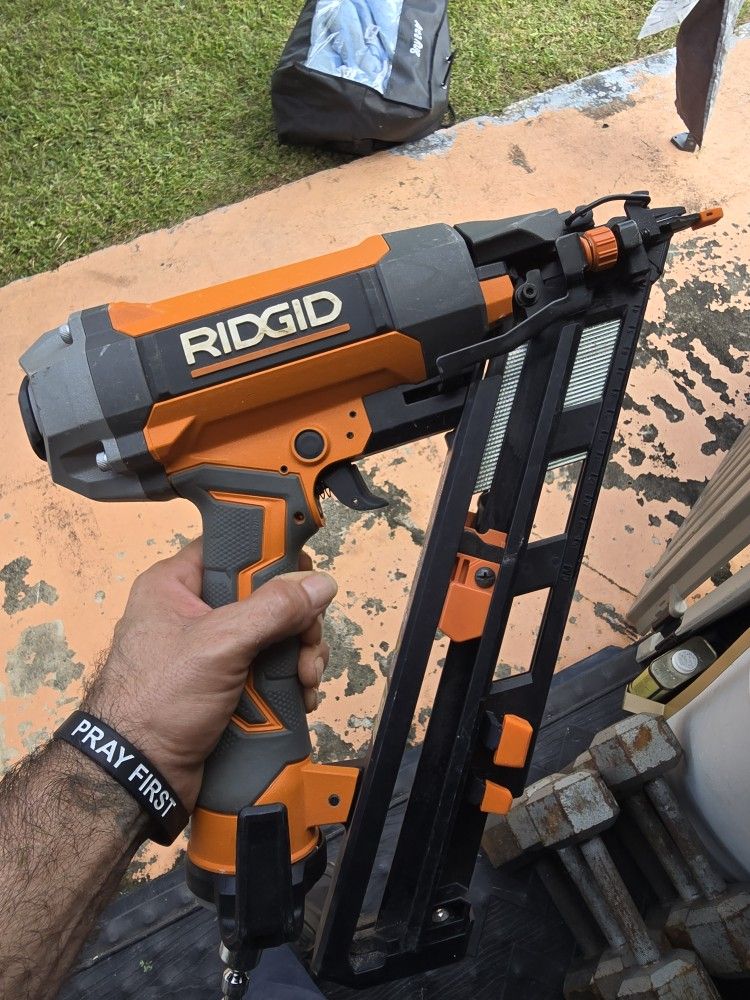 Air nail gun