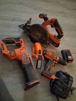 BLACK+DECKER 20V MAX* Ion de Litio Kit Combinado de 4 Herramientas: Taladro/atornillador, Sierra Circular, Sierra Recíproca y Luz de Trabajo,