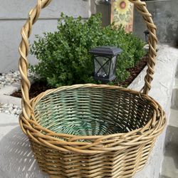 Cute Basket w/Handle