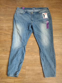 Women's Signature Levi Strauss jeans size 28 Modern Skinny