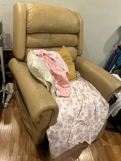 Electric recliner couch