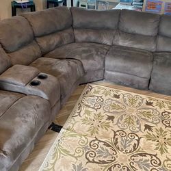 Gray sectional (Delivery Available Fee)