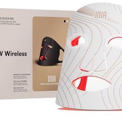 Wireless LED face mask with infrared red light therapy
