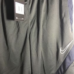 Nike Shorts With Pockets Size Medium Sports Profesional Indoor Outdoor New