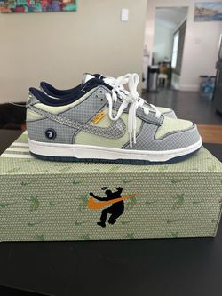 Size 9.5 Nike Dunk Low UN/LA pistachio