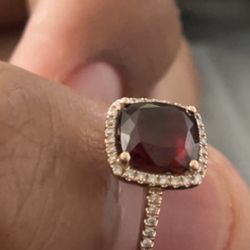 Unheated Red Round Garnet Surrounded By VVS1 Natural Diamonds 
