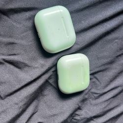 Airpods 3 Cases + 1 Right earbud