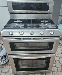 Gas stove with double ovens; the ovens are electric.