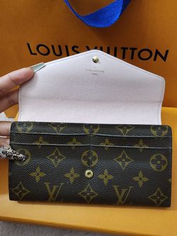 Louis Vuitton Wallet for Sale in Chicago, IL - OfferUp
