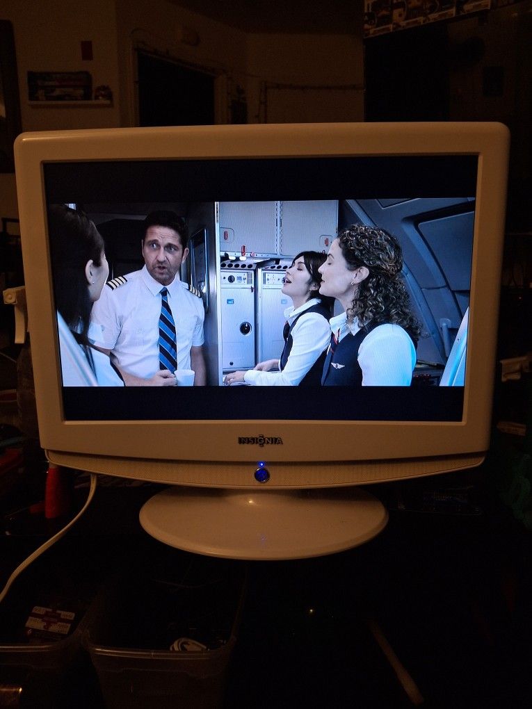 19 inch Insignia LCD Smart Tv