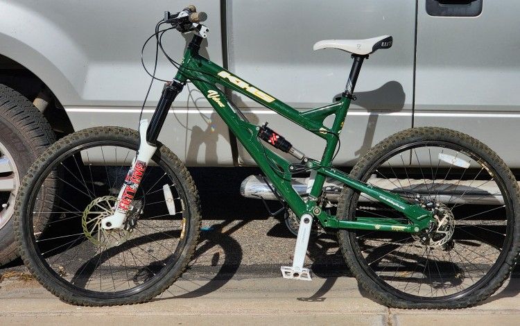 Mountain Bike, 2009 KHS Velvet