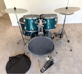 Complete 5 piece drum set by Sunlite 22” bass 14”  snare DW5000 pedal   New quiet cymbals stands throne $350 cash in Upland 91784