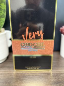 VERY GOOD GIRL Carolina Herrera
