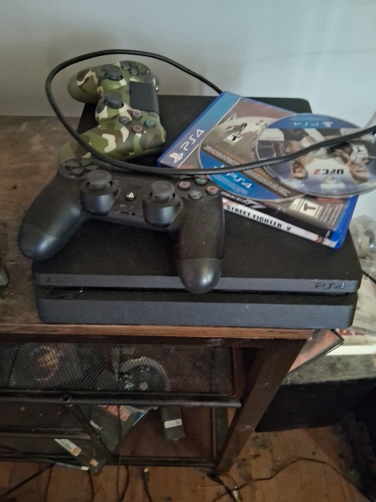 PS4, 4games, 2 Controllers, All Cords