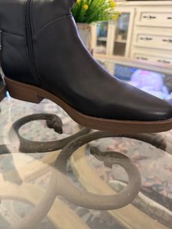 Black Leather Boot with Side Zipper