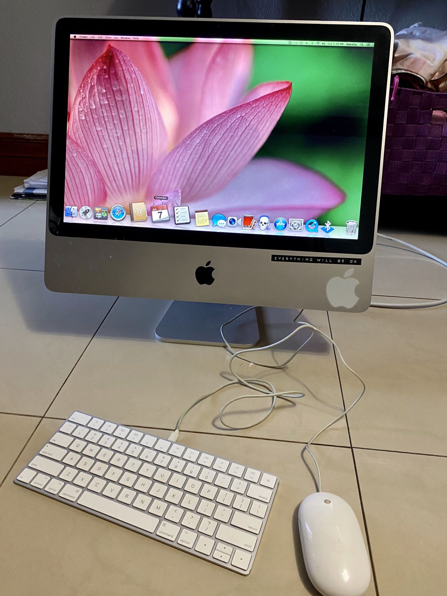 Mac OS X- 20-inch