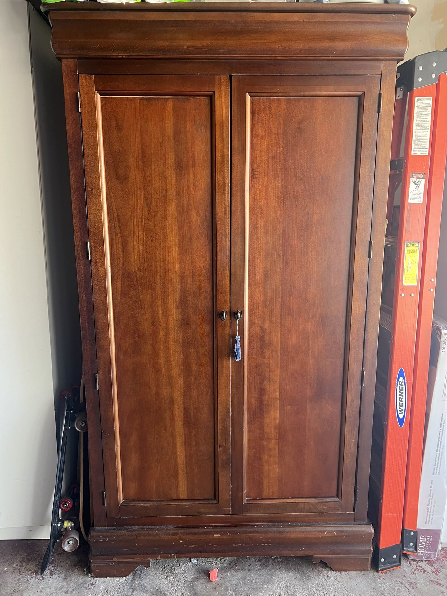 Broyhill Armoire / entertainment / Wardrobe closet
