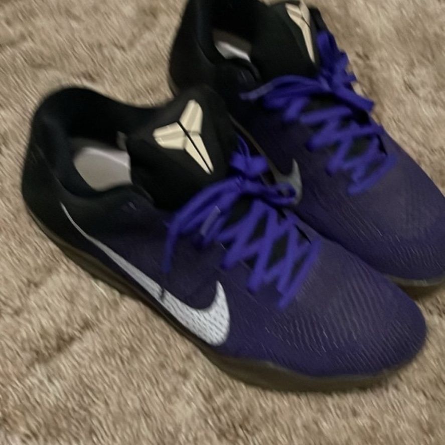 Kobes Size 11