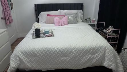 Queen bedroom