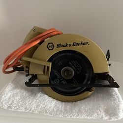 Black & Decker 5 1/2 Inch, 5 AMP Circular Saw Model 7300